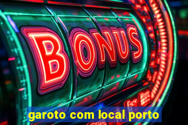 garoto com local porto